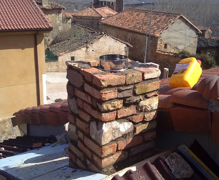 Colocación de chimeneas en Villarroañe 